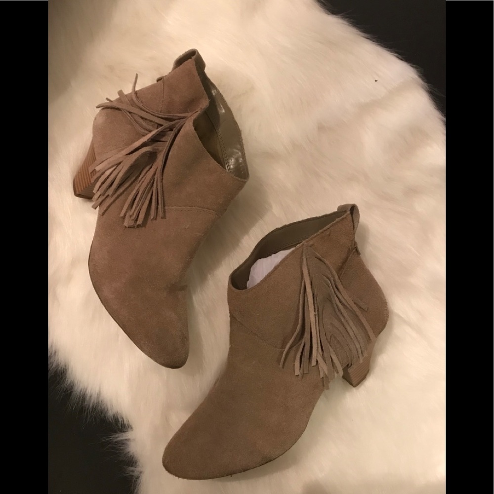 American Eagle fringe booties size 10❤️❤️❤️❤️